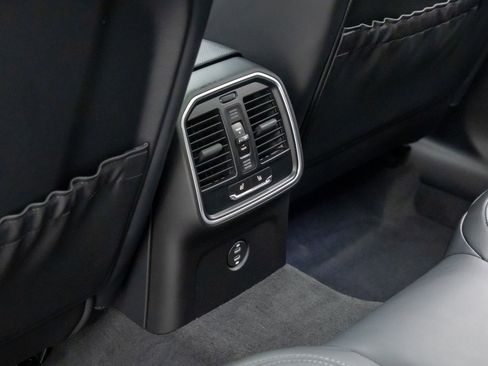 Certified 2025 Porsche Macan image 19