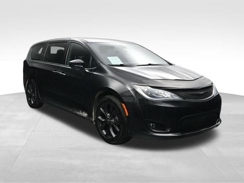 Used 2020 Chrysler Pacifica Touring w/ S Appearance Package FWD image 7