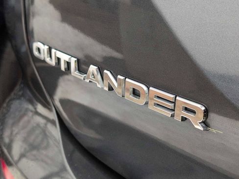 Used 2024 Mitsubishi Outlander SE image 13