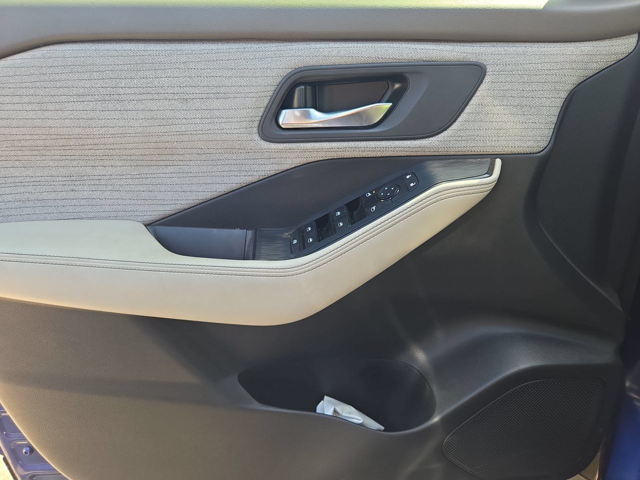 Used 2023 Nissan Rogue SV FWD image 16