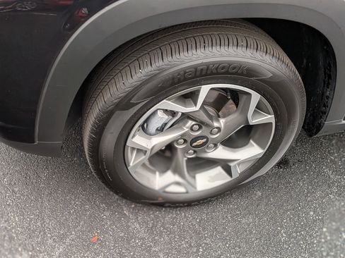 Certified 2025 Chevrolet Trax LT w/ LT Convenience Package image 12