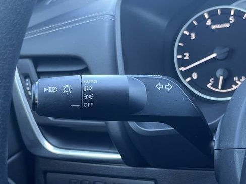 Used 2025 Nissan Rogue S FWD image 28