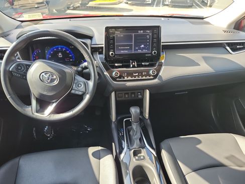 Used 2022 Toyota Corolla Cross XLE FWD image 16