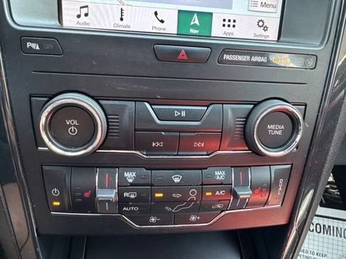 Used 2019 Ford Explorer XLT w/ Equipment Group 202A AWD/4WD image 21