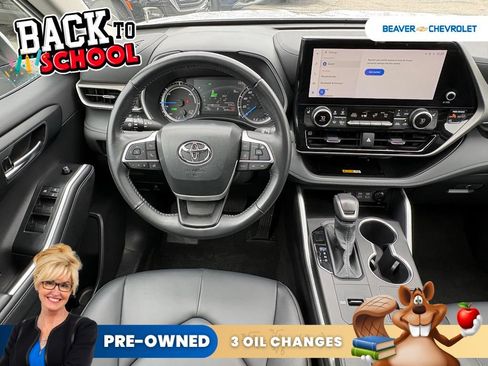 Used 2025 Toyota Highlander XLE AWD/4WD image 16