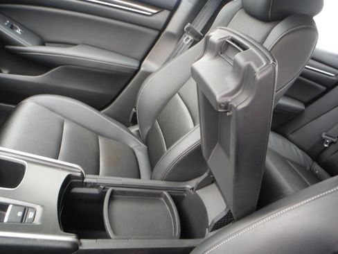 Used 2018 Honda Accord Sport image 15