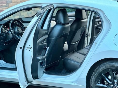 Used 2025 MAZDA MAZDA3 2.5 S Hatchback w/ Premium Pkg image 12