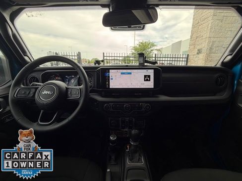 Used 2025 Jeep Wrangler Unlimited Rubicon w/ Convenience Group image 29