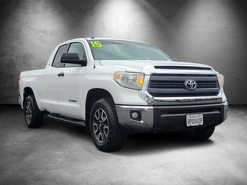 Used 2015 Toyota Tundra SR5 w/ Tow Package RWD image 2