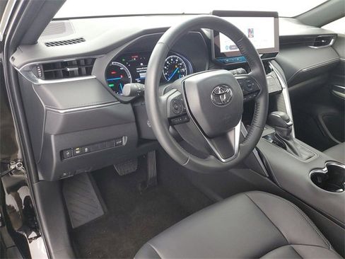 Used 2024 Toyota Venza XLE image 20