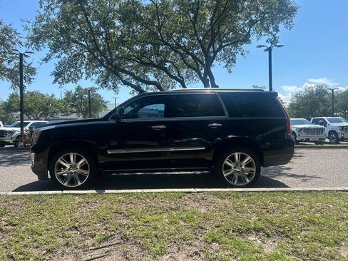 Used 2017 Cadillac Escalade Premium Luxury RWD image 1
