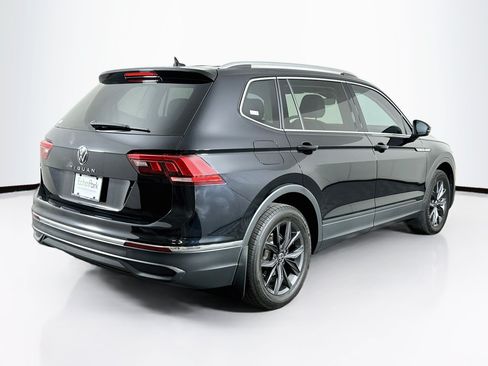 Used 2023 Volkswagen Tiguan SE w/ Panoramic Sunroof Package FWD image 9