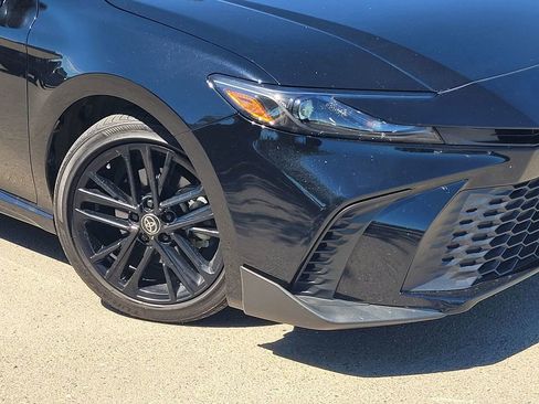 Used 2025 Toyota Camry SE image 9