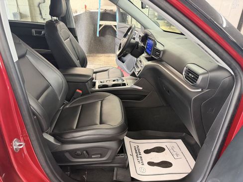 Certified 2023 Ford Explorer XLT w/ Equipment Group 202A AWD/4WD image 30