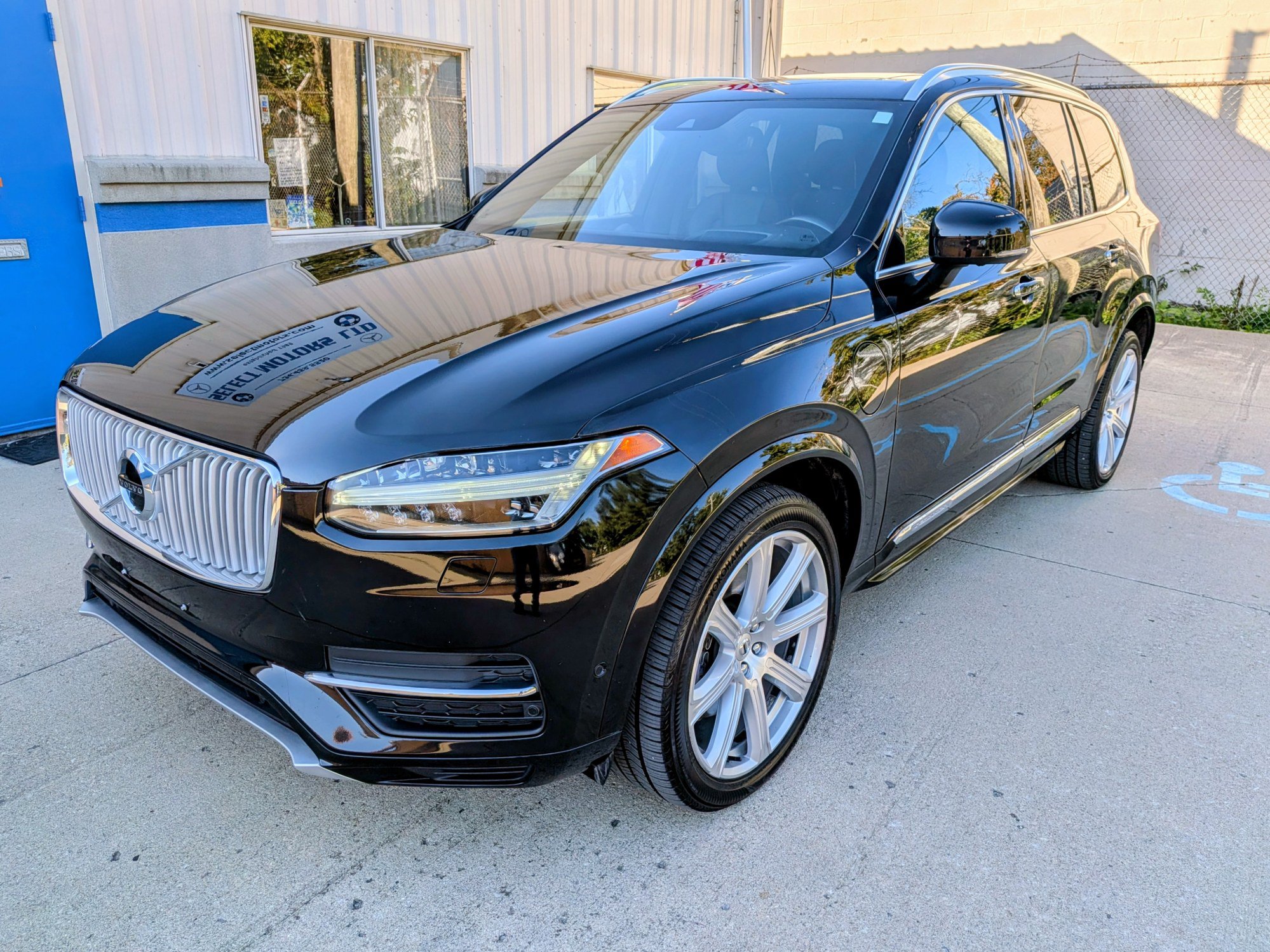 Used 2017 Volvo XC90 T8 Inscription w/ Vision Package AWD/4WD image 1