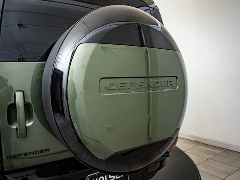 New 2026 Land Rover Defender 110 X-Dynamic SE image 9