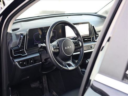 Used 2025 Kia Sportage EX image 6