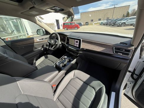 Used 2025 Volkswagen Atlas SEL image 29