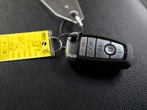 Used 2022 Ford F250 Lariat w/ Black Appearance Package image 29