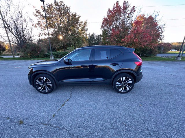 Used 2025 Volvo XC40 B5 Plus w/ Protection Package Premier AWD/4WD image 6
