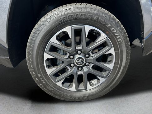 Used 2024 Toyota Tundra Limited AWD/4WD image 8