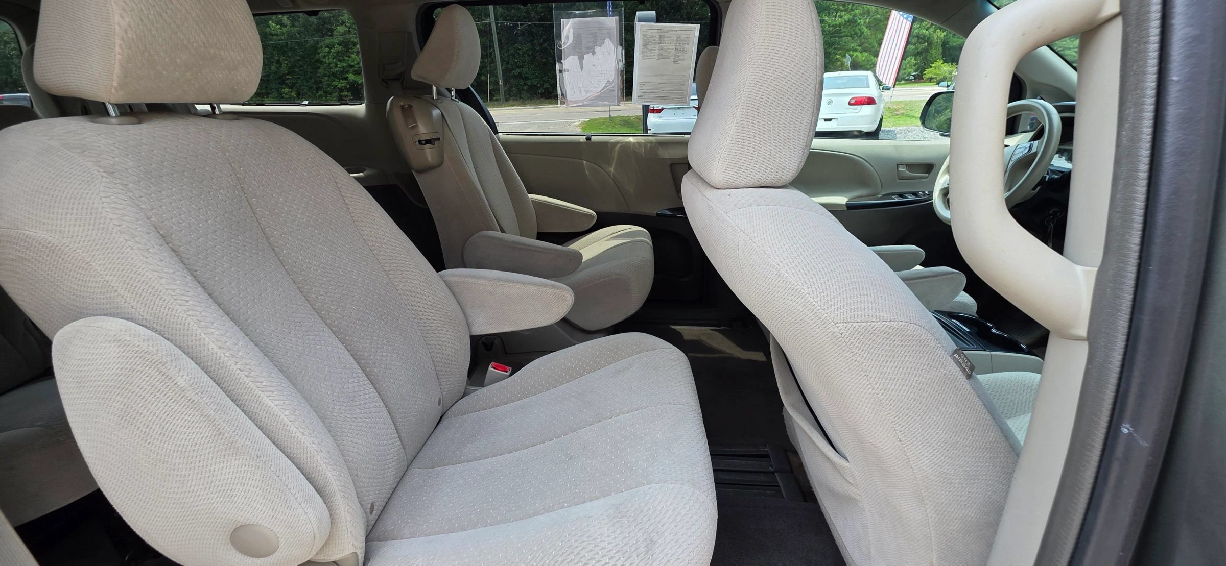 Used 2013 Toyota Sienna LE FWD image 16