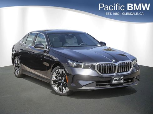 New 2026 BMW 530i RWD image 1