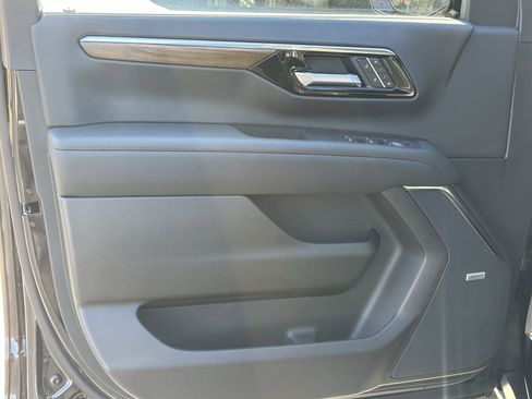 New 2026 Chevrolet Suburban High Country AWD/4WD image 11