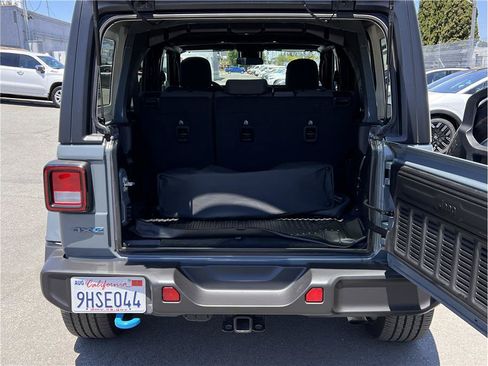 Used 2024 Jeep Wrangler Unlimited w/ Convenience Group AWD/4WD image 5