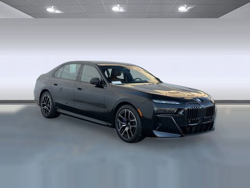 Certified 2024 BMW 760i xDrive w/ Executive Package image 7