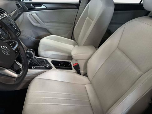 Certified 2022 Volkswagen Tiguan SE image 20