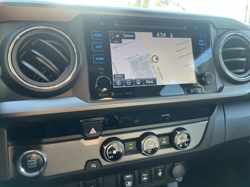 Used 2018 Toyota Tacoma TRD Sport image 13