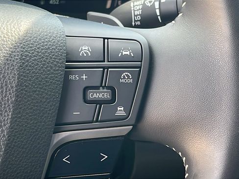 Used 2025 Toyota Camry SE w/ Convenience Package FWD image 18