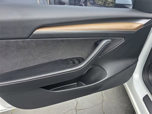 Used 2022 Tesla Model 3 Long Range image 10