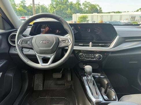 Used 2024 Chevrolet Trax ACTIV w/ Sunroof Package FWD image 21