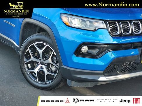 Used 2025 Jeep Compass Limited AWD/4WD image 3