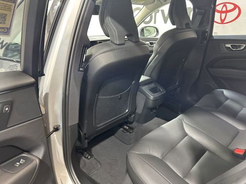 Used 2025 Volvo XC60 B5 Plus image 19