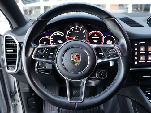Used 2022 Porsche Cayenne Platinum Edition image 13