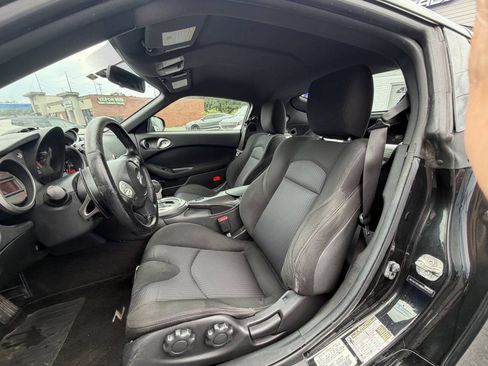 Used 2011 Nissan 370Z Coupe RWD image 10