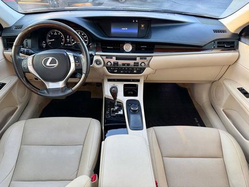 Used 2015 Lexus ES 350 Sedan w/ Premium Package image 5