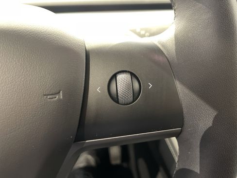 Used 2023 Tesla Model Y AWD image 20