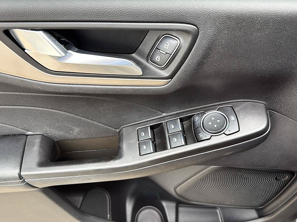 Used 2021 Ford Escape SE w/ SE Sport Appearance Package FWD image 28