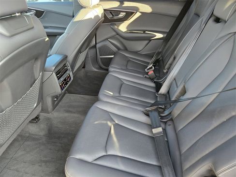 Used 2025 Audi Q7 3.0T Premium Plus image 30