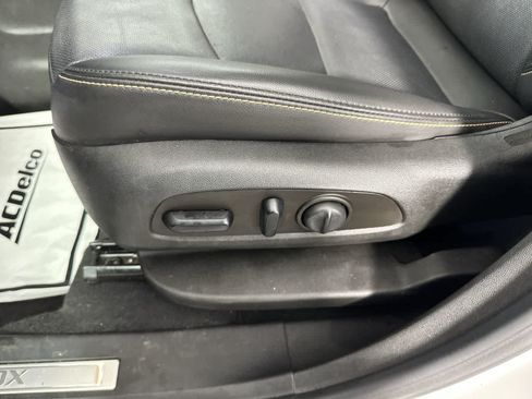 Used 2022 Chevrolet Equinox Premier FWD image 12