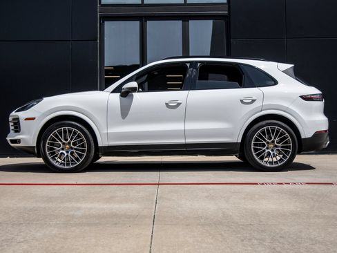 Certified 2023 Porsche Cayenne AWD/4WD image 2