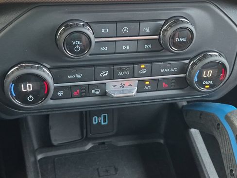 Used 2023 Ford Bronco Outer Banks w/ Sasquatch Package AWD/4WD image 19