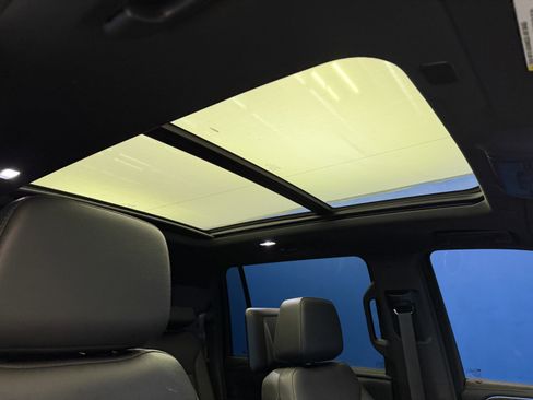 Used 2023 Chevrolet Suburban Z71 w/ Z71 Off-Road Package image 28