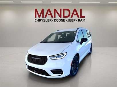 New 2026 Chrysler Pacifica Select w/ S Appearance Package