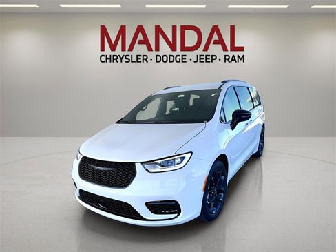 New 2026 Chrysler Pacifica Select w/ S Appearance Package image 1