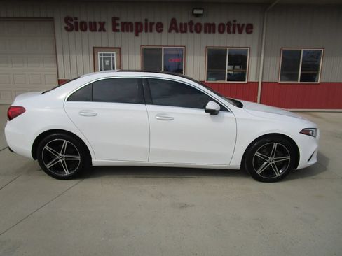 Used 2022 Mercedes-Benz A 220 4MATIC image 2